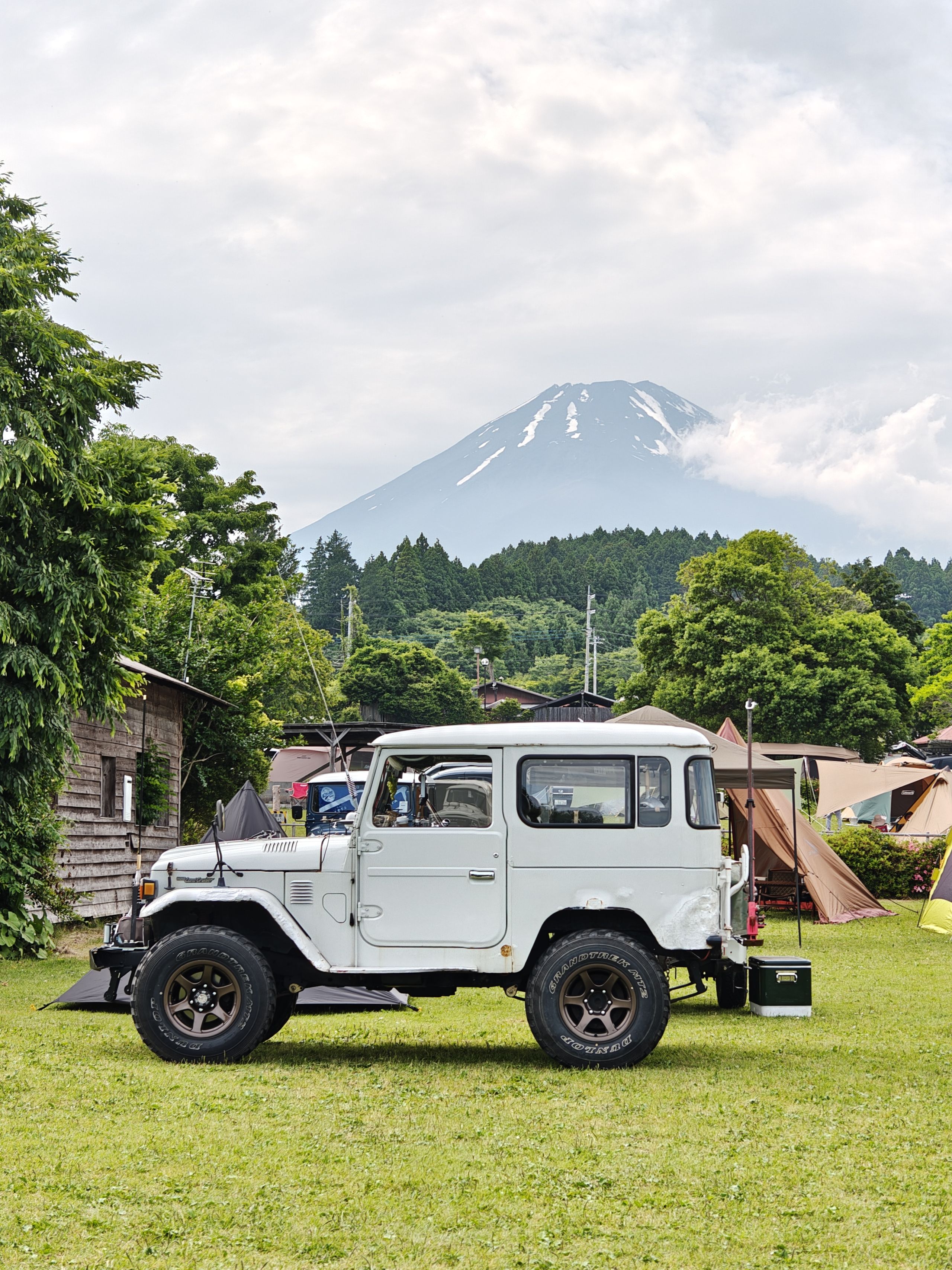 Mt. Fuji and a Land Cruiser 40