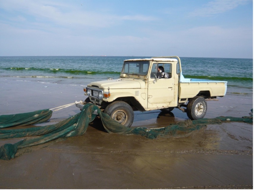 More than 50 years on, a 40 Series Land Cruiser continues to haul fishing nets in a UAE fishing village