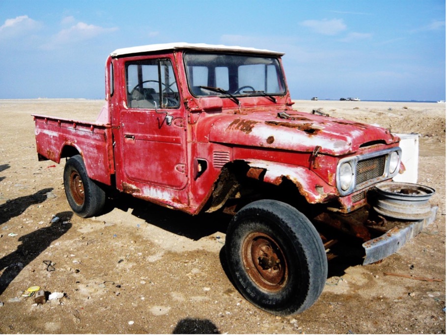 A 40 Series still in service crossing UAE deserts