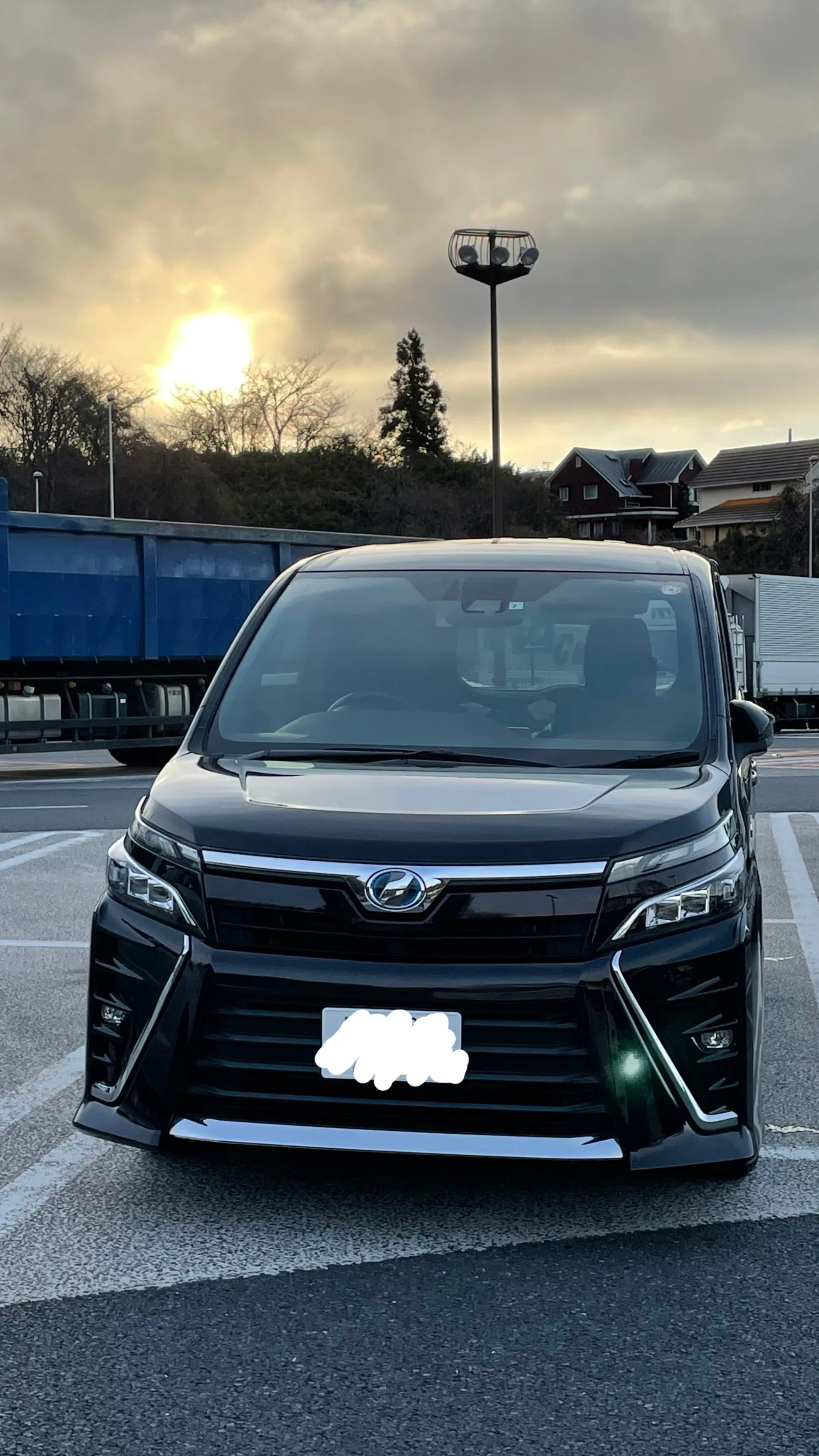 2017 Toyota VOXY 80 Hybrid Found very nice used car with ideal optional equipments in Kobe. It took 5 hours from my home by express train(shinkansen) but I bought it without hesitation!