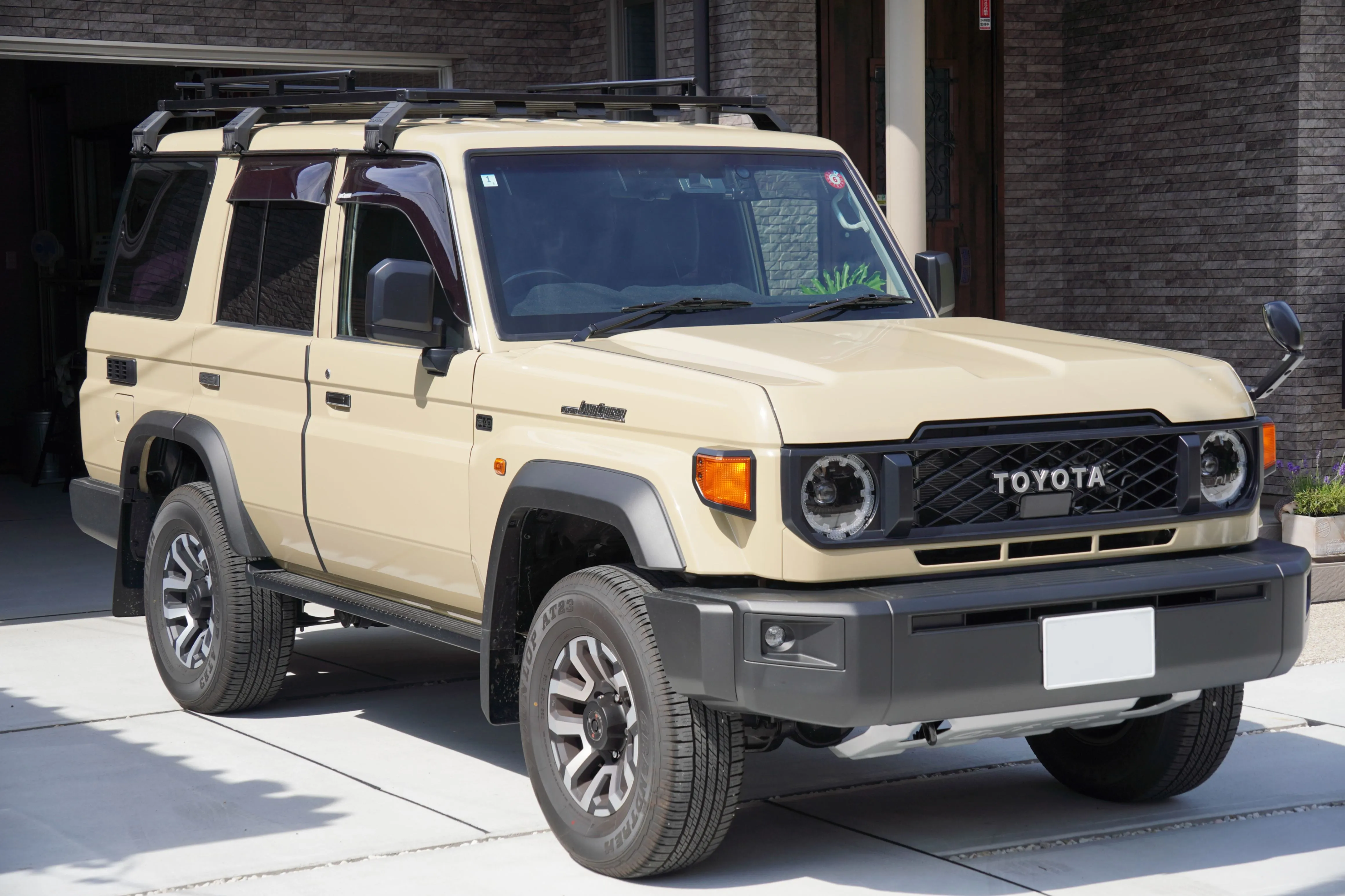 2024 Land Cruiser 70 2024 GDJ76 Model sold again in Japan for the first time in about 10 years. It is a fundamental model of Land Cruiser, succeeding the Land Cruiser 40 series (sold for 24 years), and will celebrate the 40th anniversary of its sales in November 2024.